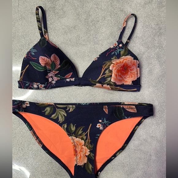 Triangl neoprene suit. Floral print. - Picture 1 of 4